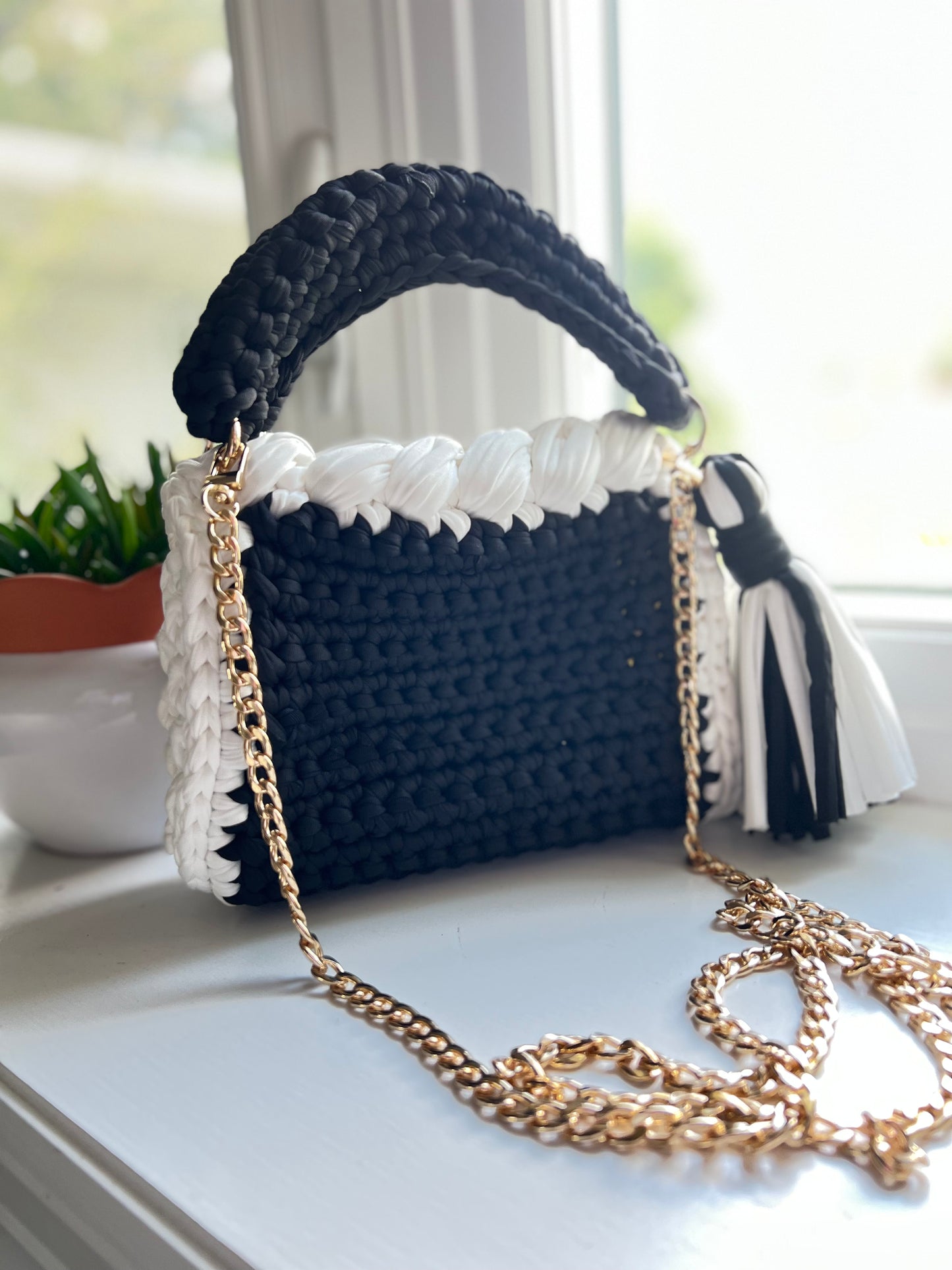 Lulu Crossbody | Handmade Crochet T-shirt Yarn Bag